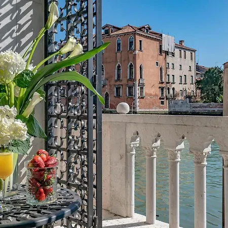 La Loggia Grand Canal Apartment